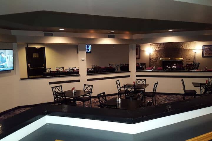 Lounge 35 of 42
