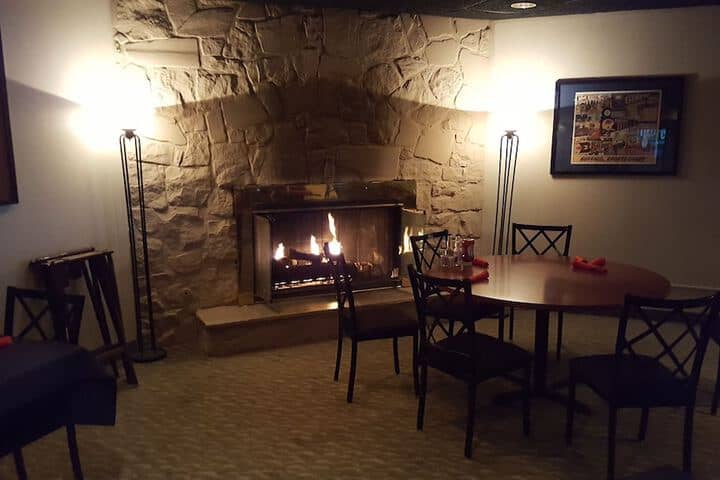 Lounge 37 of 42